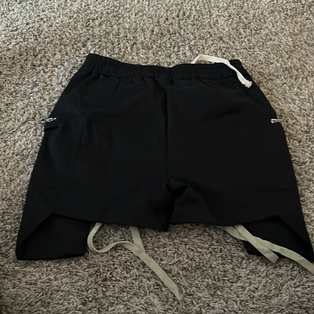 Shorts - Picture 3 of 4